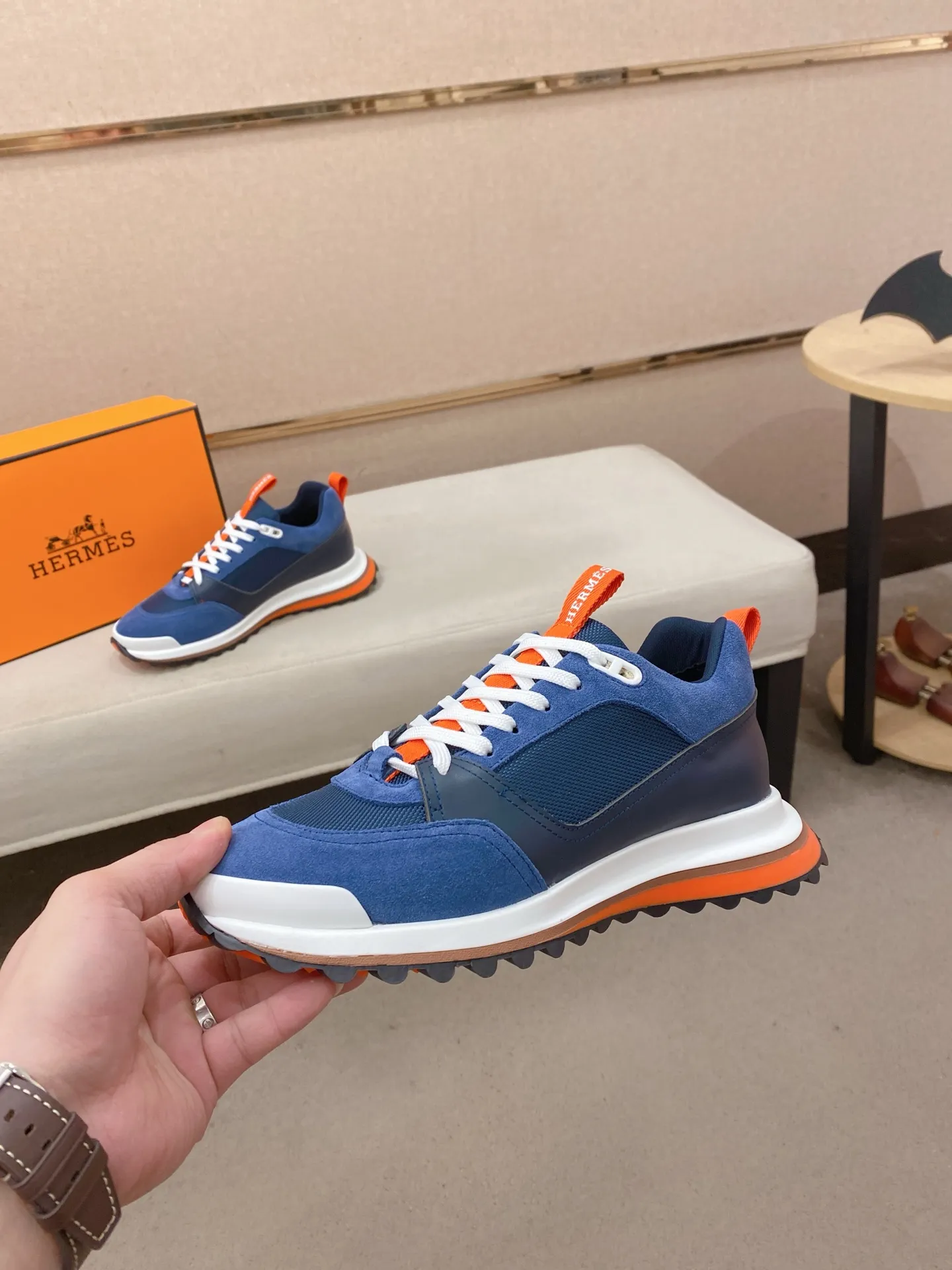 Men's clothing and shoes💰: 520💰《HERMES》【Classic original single version】Hermès; top 🔝purchasing agent🔍🔍men's latest 🇺🇸 counter sales simultaneously, original imported from Italy ▲▲first-layer cowhide ▲▲ (high-end, nobility, class) times) Exquisite workmanship (Italian 🇮🇹Imported water-dyed 🐂cowhide lining) sole: Original sole provided by the original factory, ⚠️exclusive double-layer activity·TPR·rubber·combined molded outsole; super comfortable·wear-resistant·non-slip·environmental protection The real thing is more beautiful if you take the real thing (high quality, follow the order), you can enter and exit the counter at will * Number of yards: 38·39·40·41·42·43·44# (can be customized 45.)